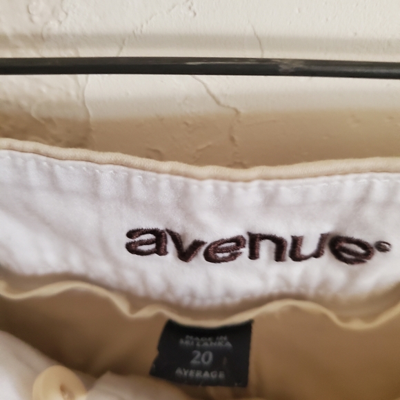 Avenue Women's 20A Capris Khaki Pants - Picture 3 of 7